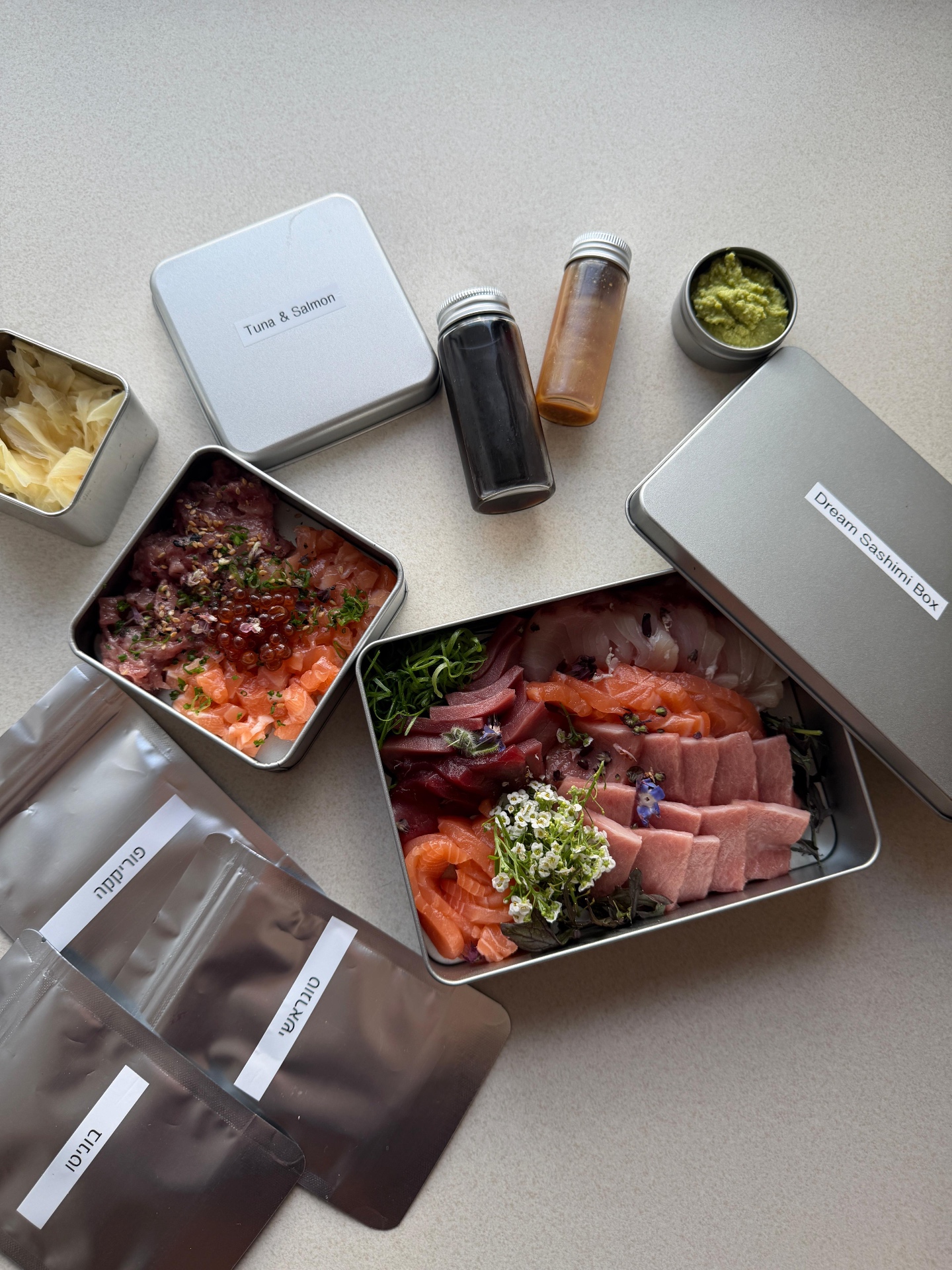 ערכת Dream Sashimi Box מלאה עם רטבים ומלווים